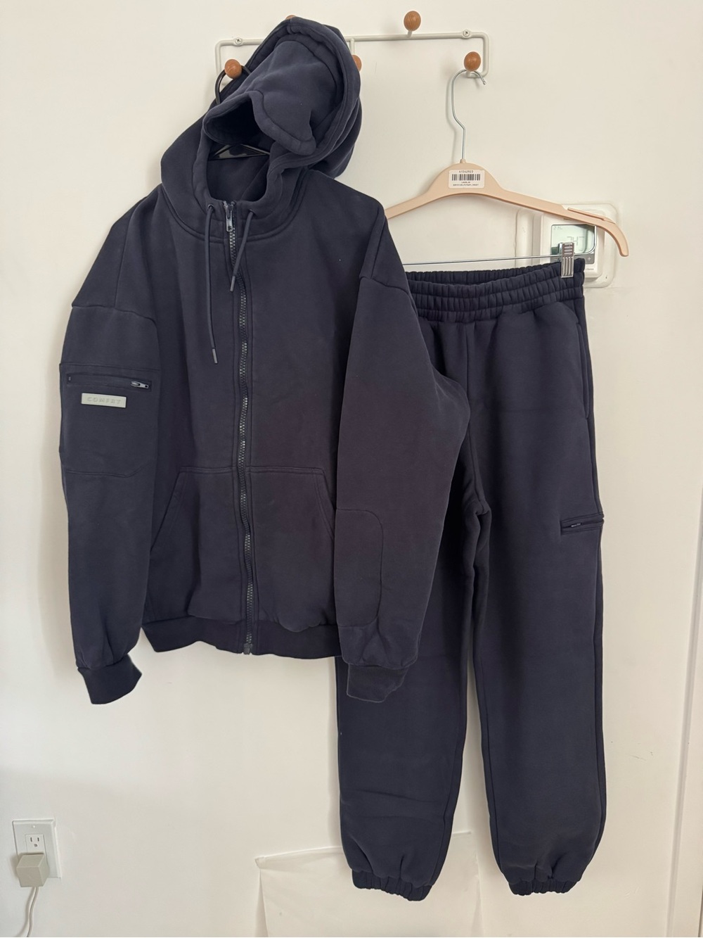 Comfrt Set- zip travel hoodie and matching pants - Picture 2 of 12